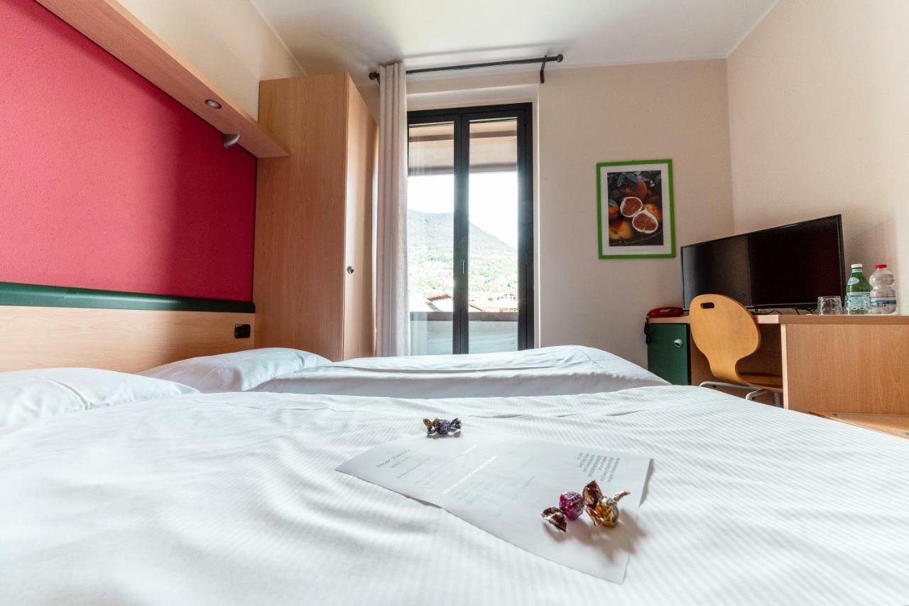 דומאסו Hotel Bungalows Europa מראה חיצוני תמונה